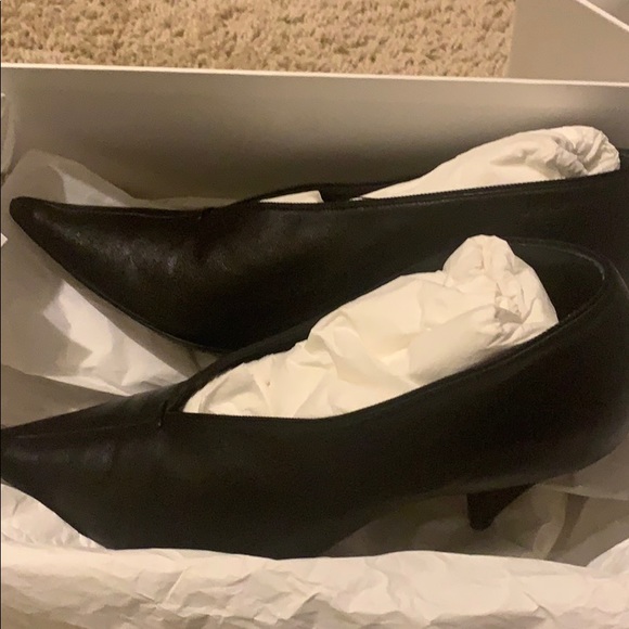 Celine Shoes - Celine Soft V Neck Nappa Pump 70